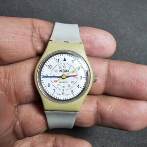 Vintage Medana Ladies/Kids Quartz Watch Plastic Case Rubber Strap Working shows